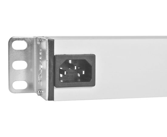  Блок распределения питания Remade Rem-10 R-10-7S-FI-440-Z гор.размещ. 7xSchuko базовые 10A без вилки 